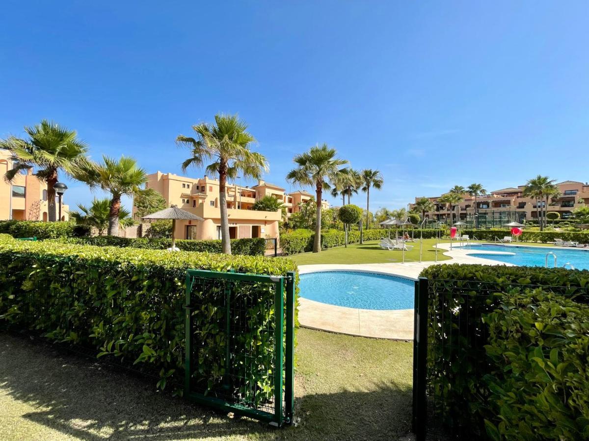 Casares Beach Golf Apartment With Private Garden Direct Pool Access Kültér fotó